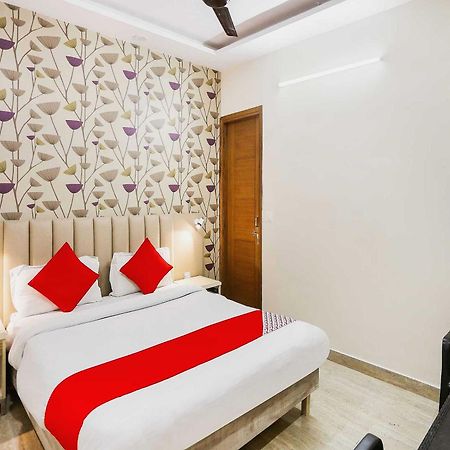 Indraprastha Hotel O Hotel Paradise מראה חיצוני תמונה