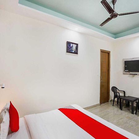 Indraprastha Hotel O Hotel Paradise מראה חיצוני תמונה