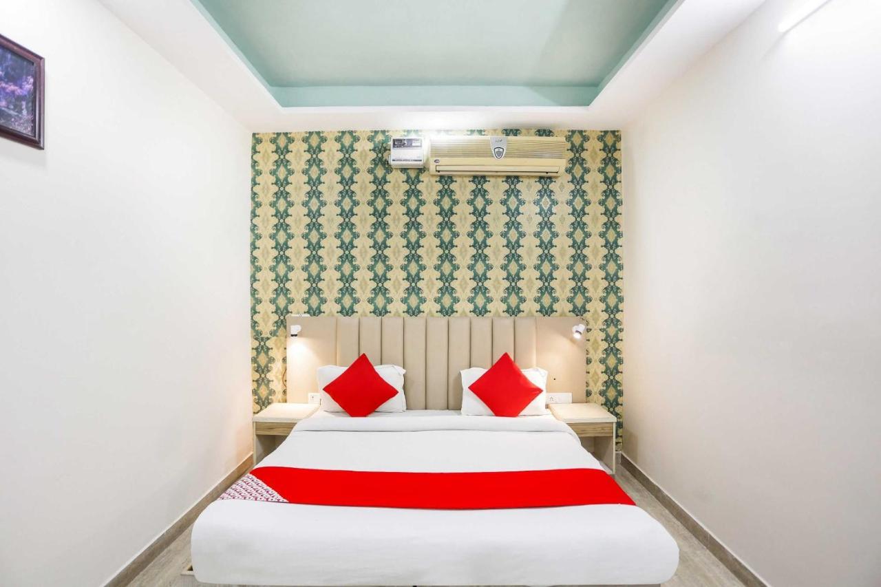 Indraprastha Hotel O Hotel Paradise מראה חיצוני תמונה
