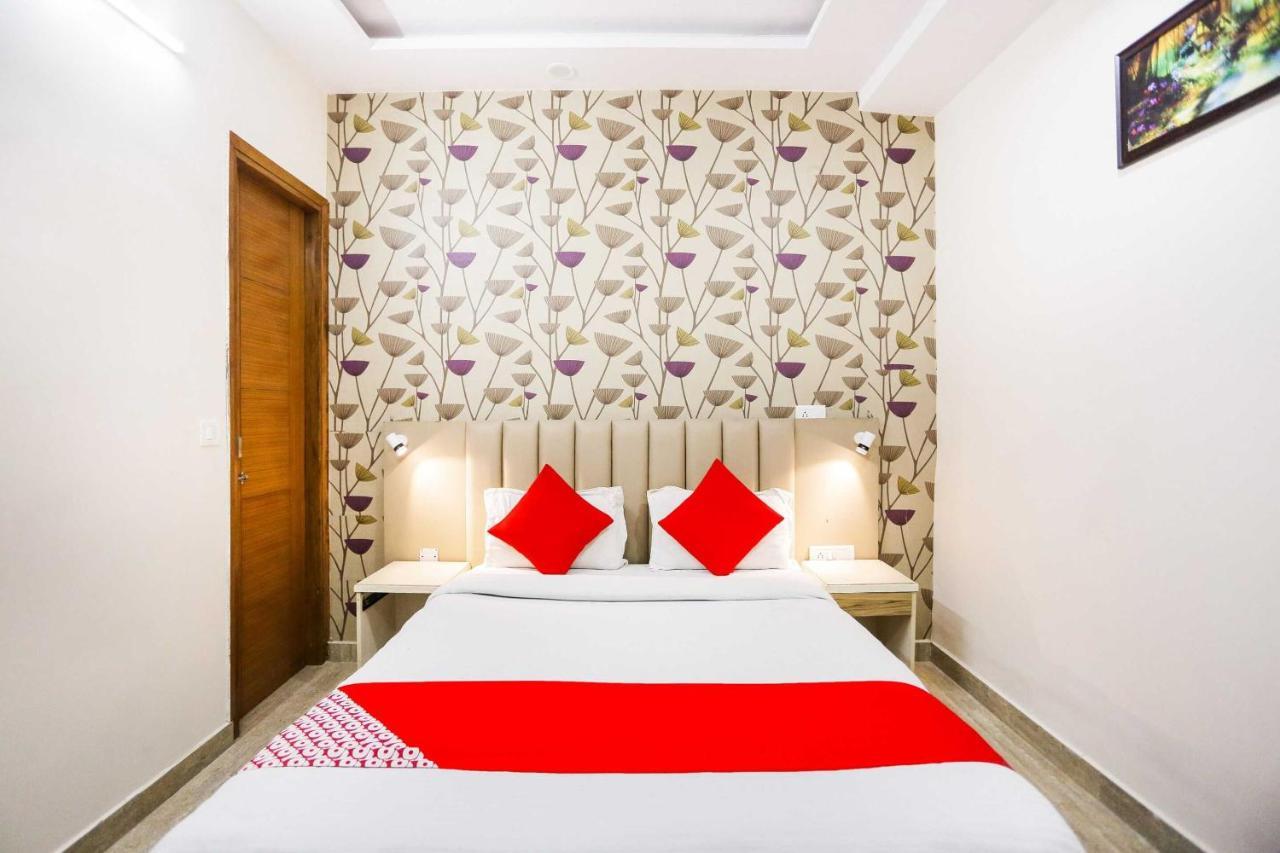Indraprastha Hotel O Hotel Paradise מראה חיצוני תמונה