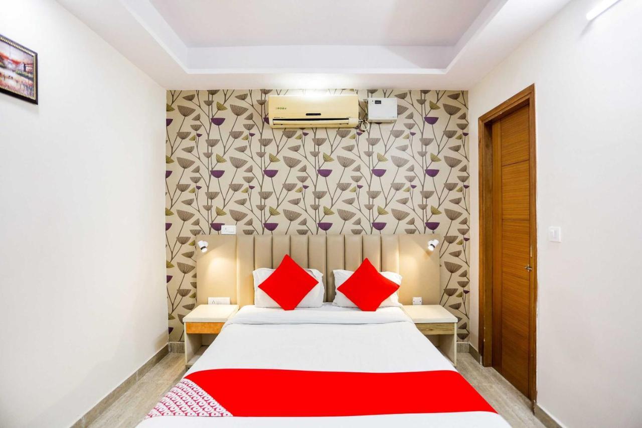 Indraprastha Hotel O Hotel Paradise מראה חיצוני תמונה