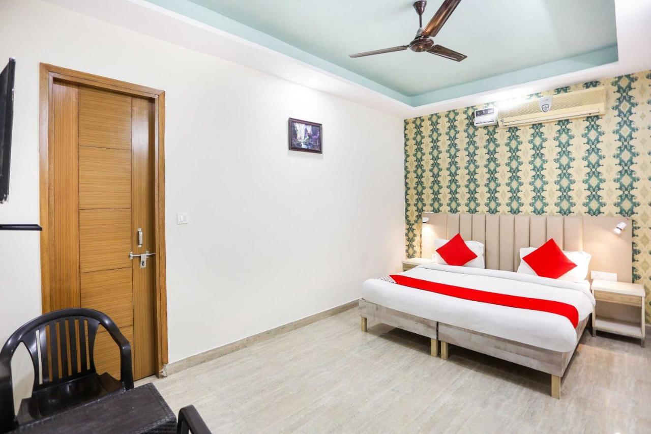 Indraprastha Hotel O Hotel Paradise מראה חיצוני תמונה