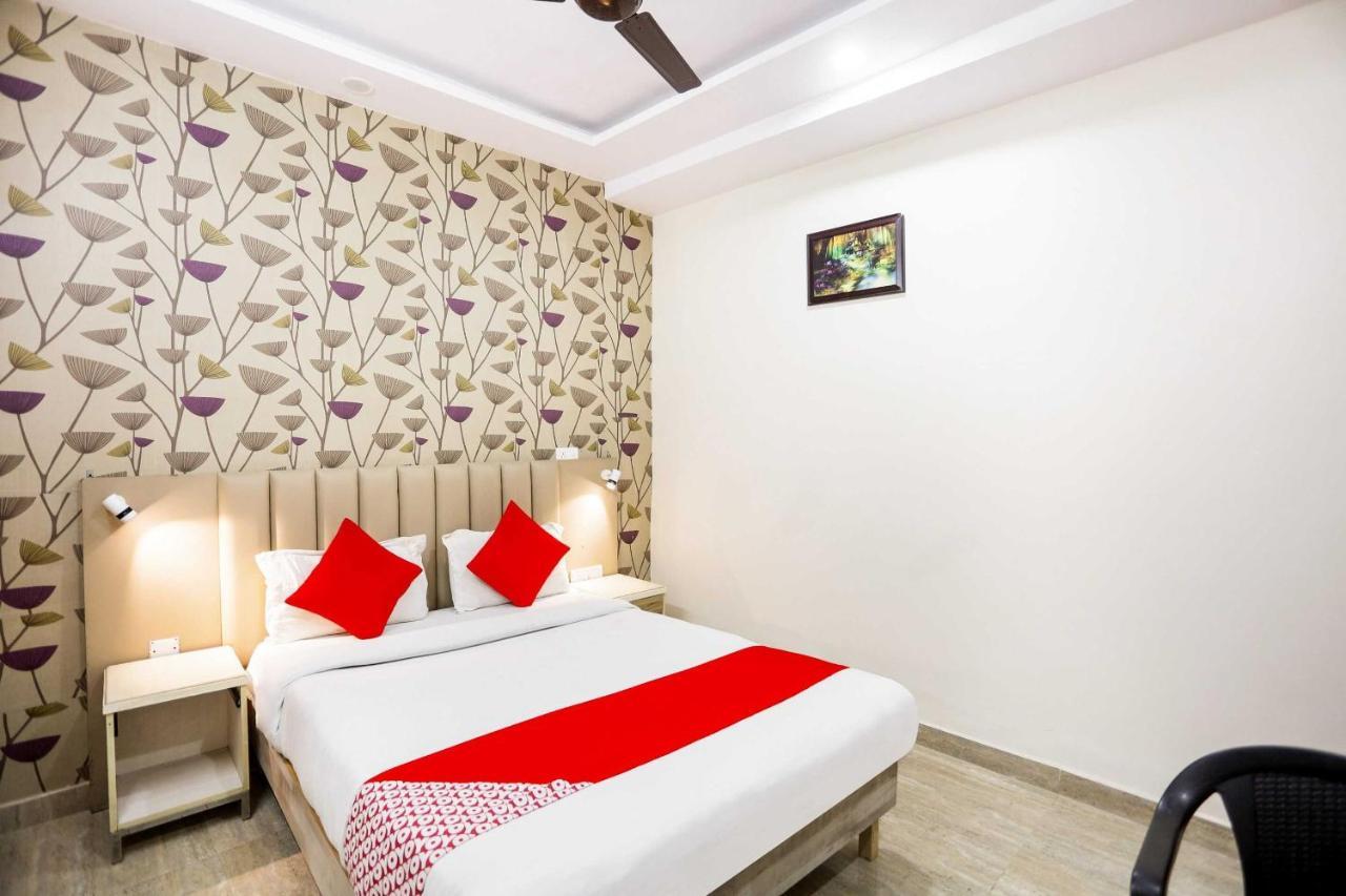 Indraprastha Hotel O Hotel Paradise מראה חיצוני תמונה