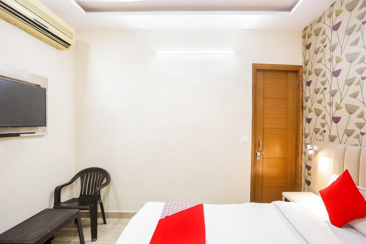 Indraprastha Hotel O Hotel Paradise מראה חיצוני תמונה