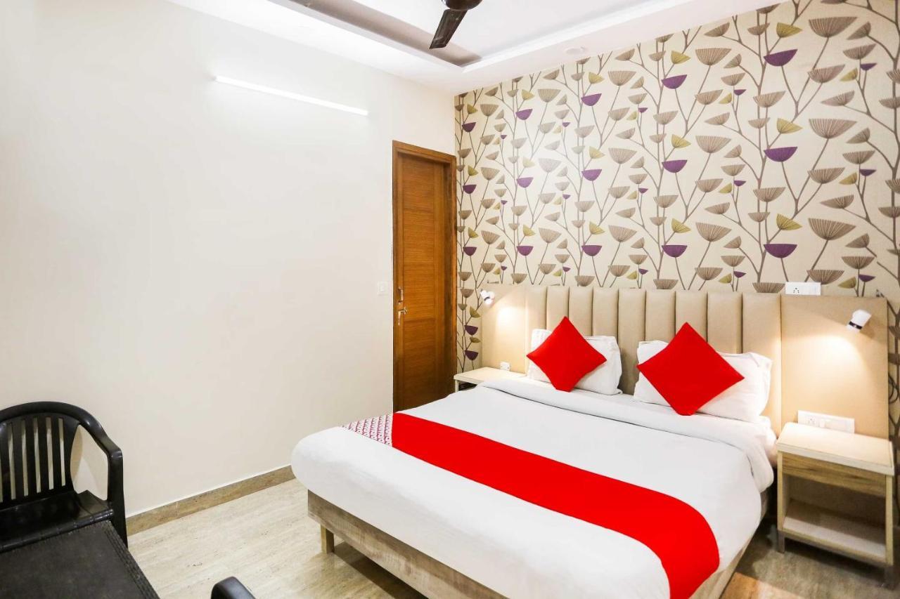 Indraprastha Hotel O Hotel Paradise מראה חיצוני תמונה