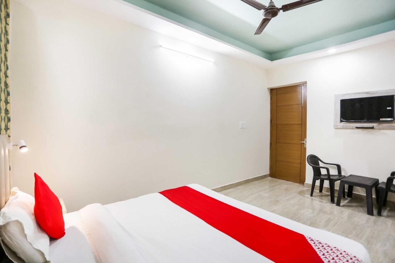 Indraprastha Hotel O Hotel Paradise מראה חיצוני תמונה