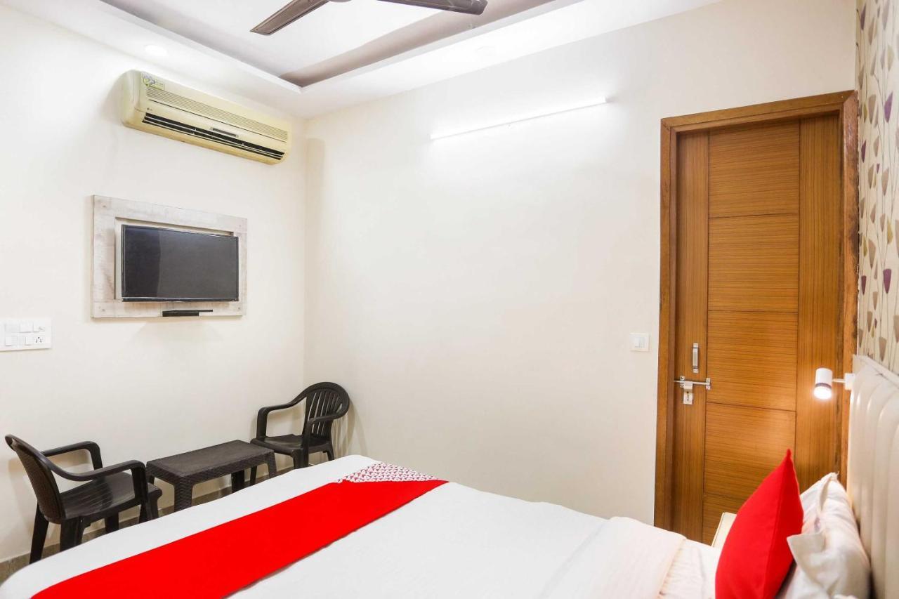 Indraprastha Hotel O Hotel Paradise מראה חיצוני תמונה