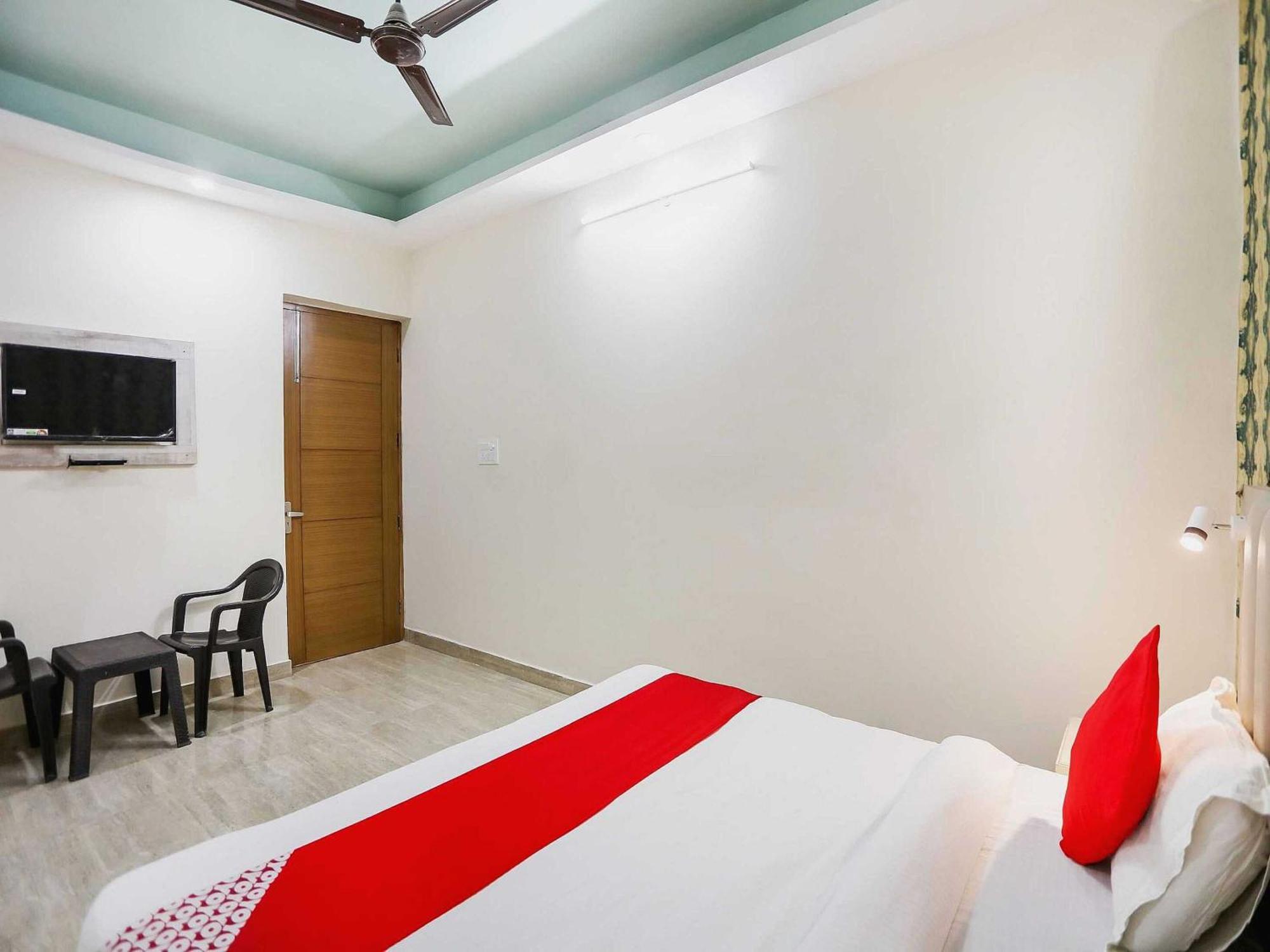 Indraprastha Hotel O Hotel Paradise מראה חיצוני תמונה