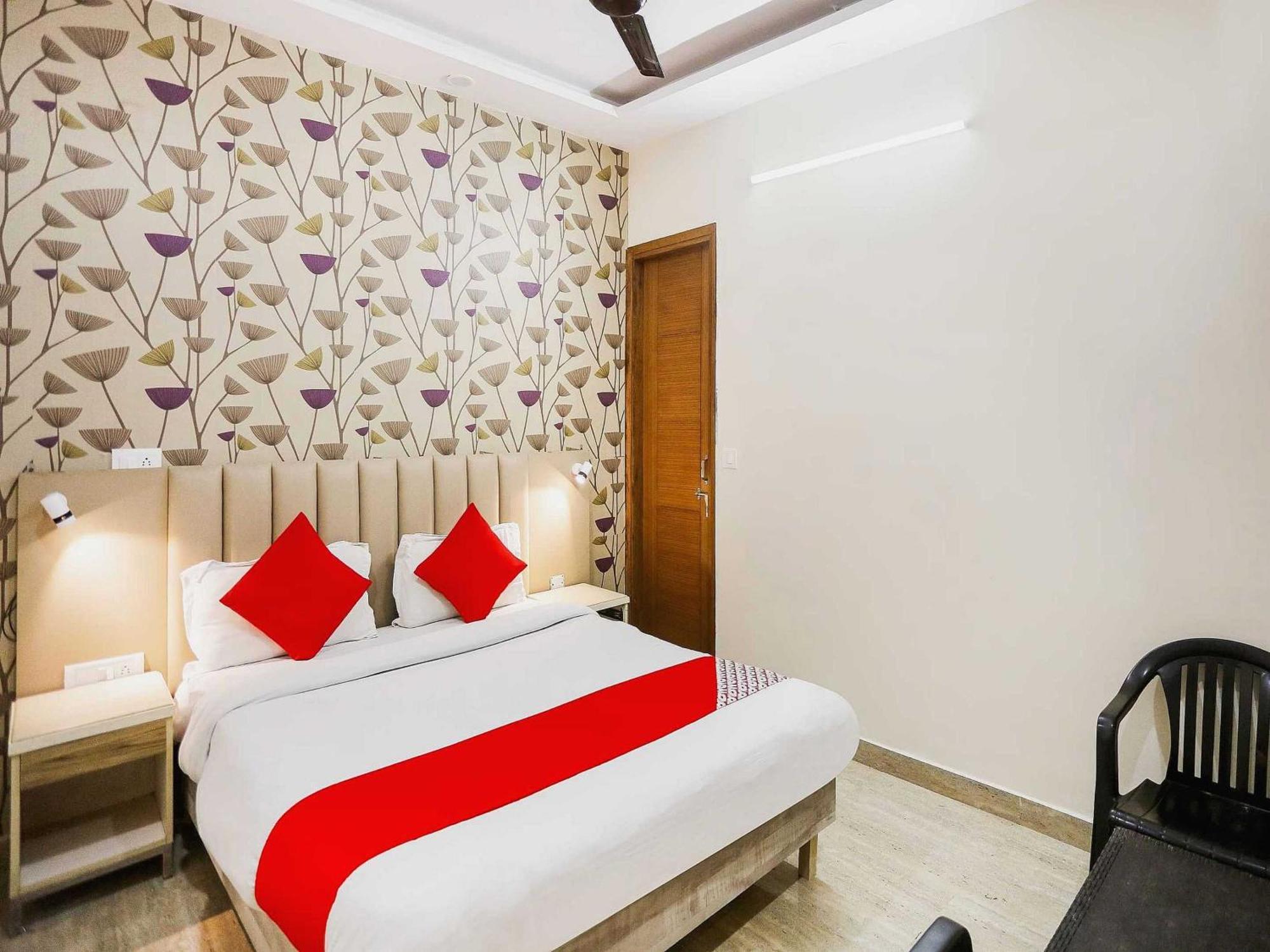 Indraprastha Hotel O Hotel Paradise מראה חיצוני תמונה