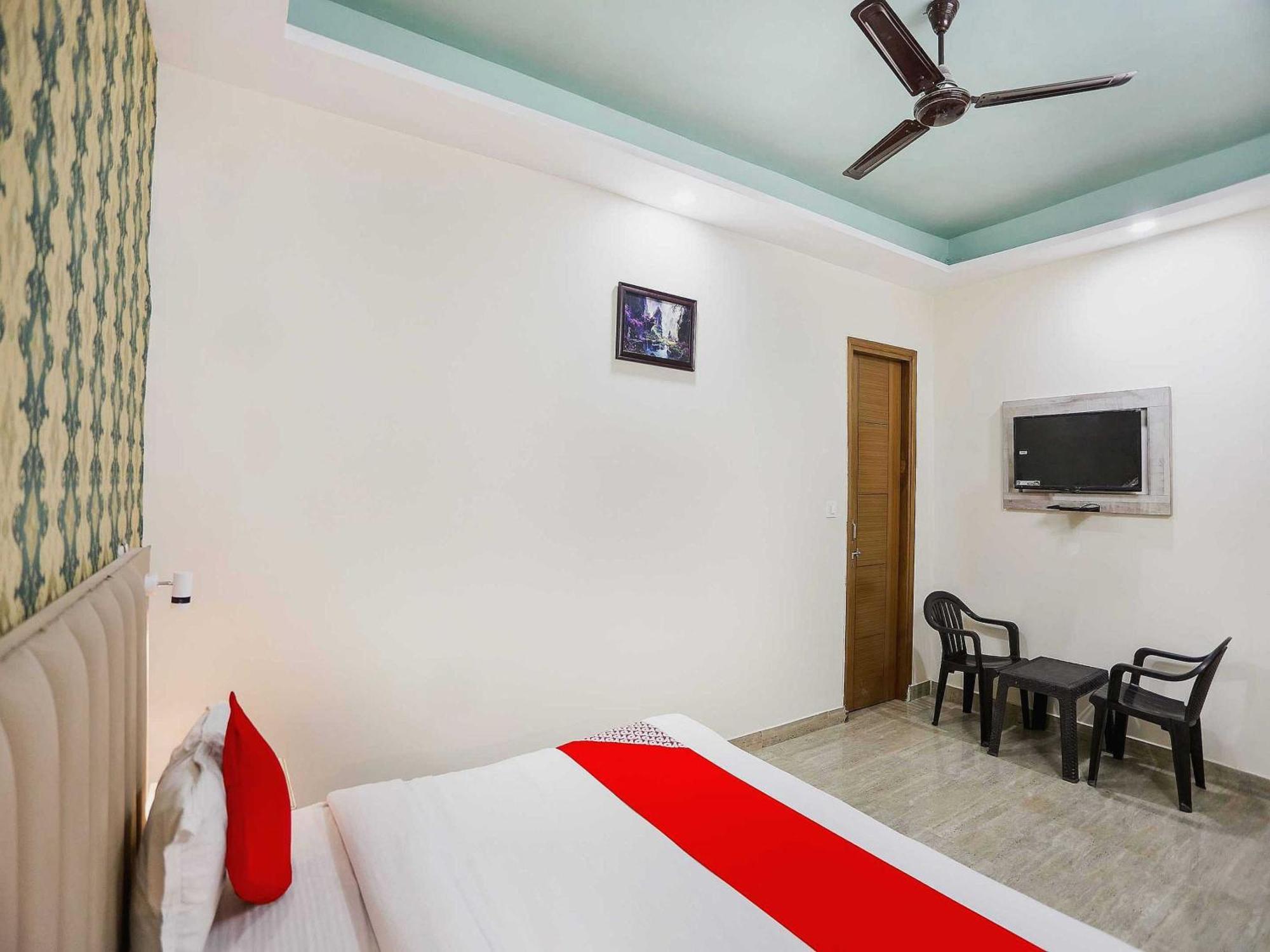 Indraprastha Hotel O Hotel Paradise מראה חיצוני תמונה