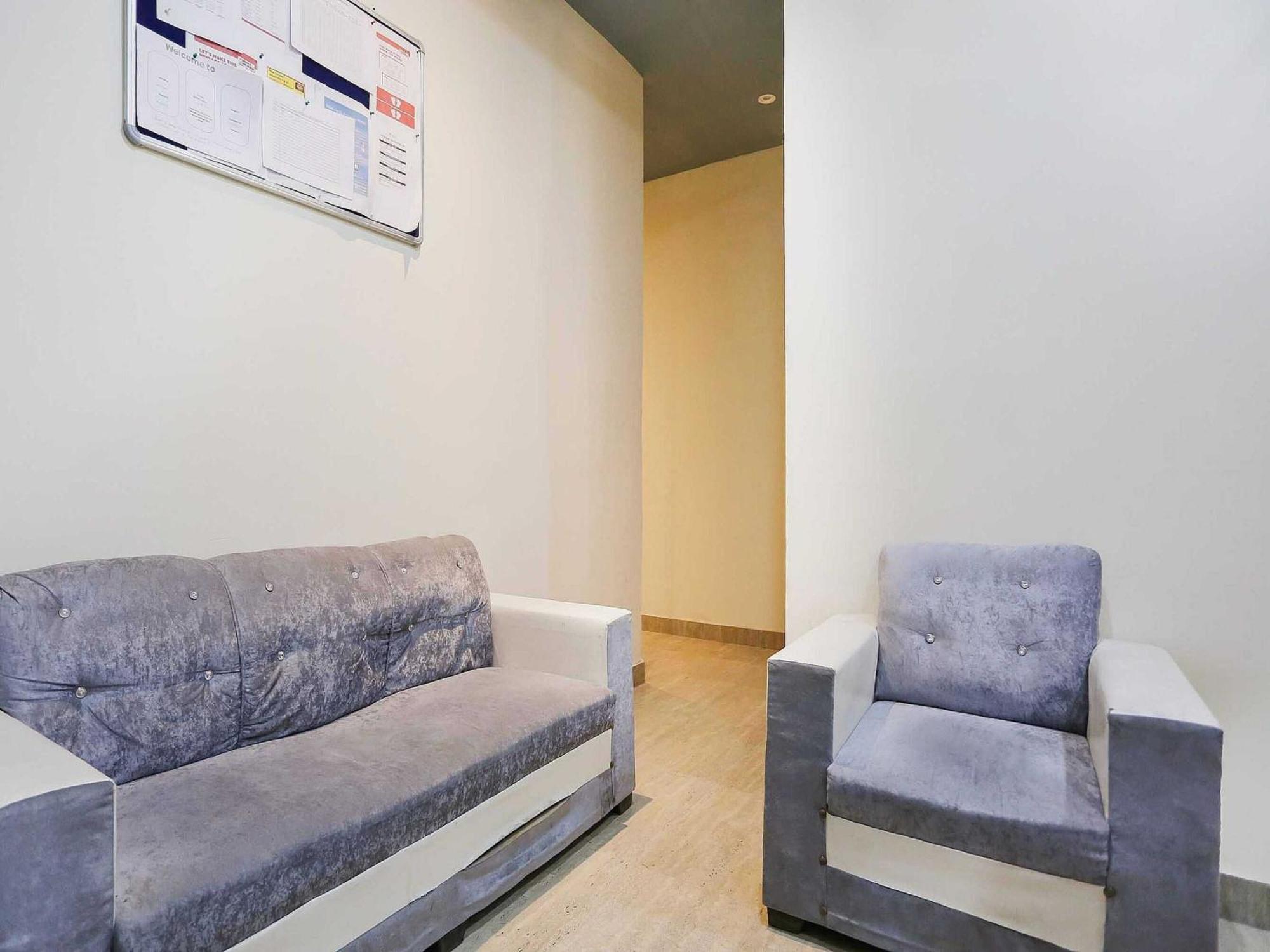 Indraprastha Hotel O Hotel Paradise מראה חיצוני תמונה