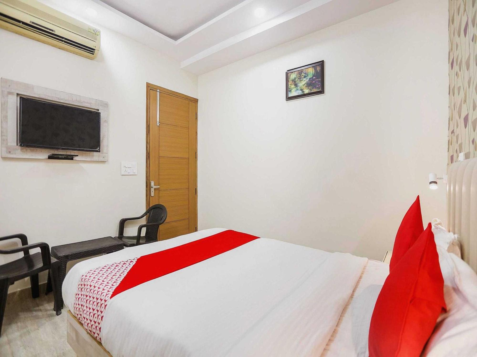 Indraprastha Hotel O Hotel Paradise מראה חיצוני תמונה