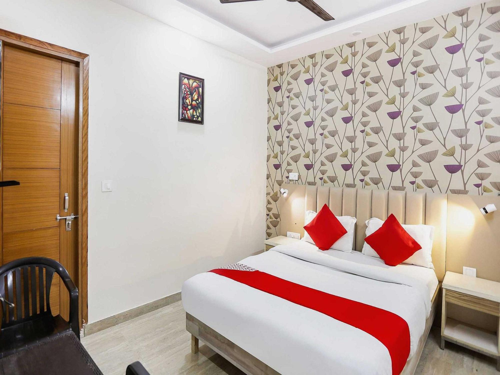 Indraprastha Hotel O Hotel Paradise מראה חיצוני תמונה
