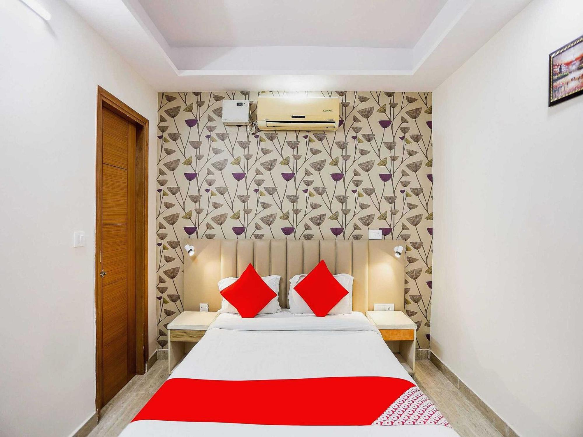 Indraprastha Hotel O Hotel Paradise מראה חיצוני תמונה