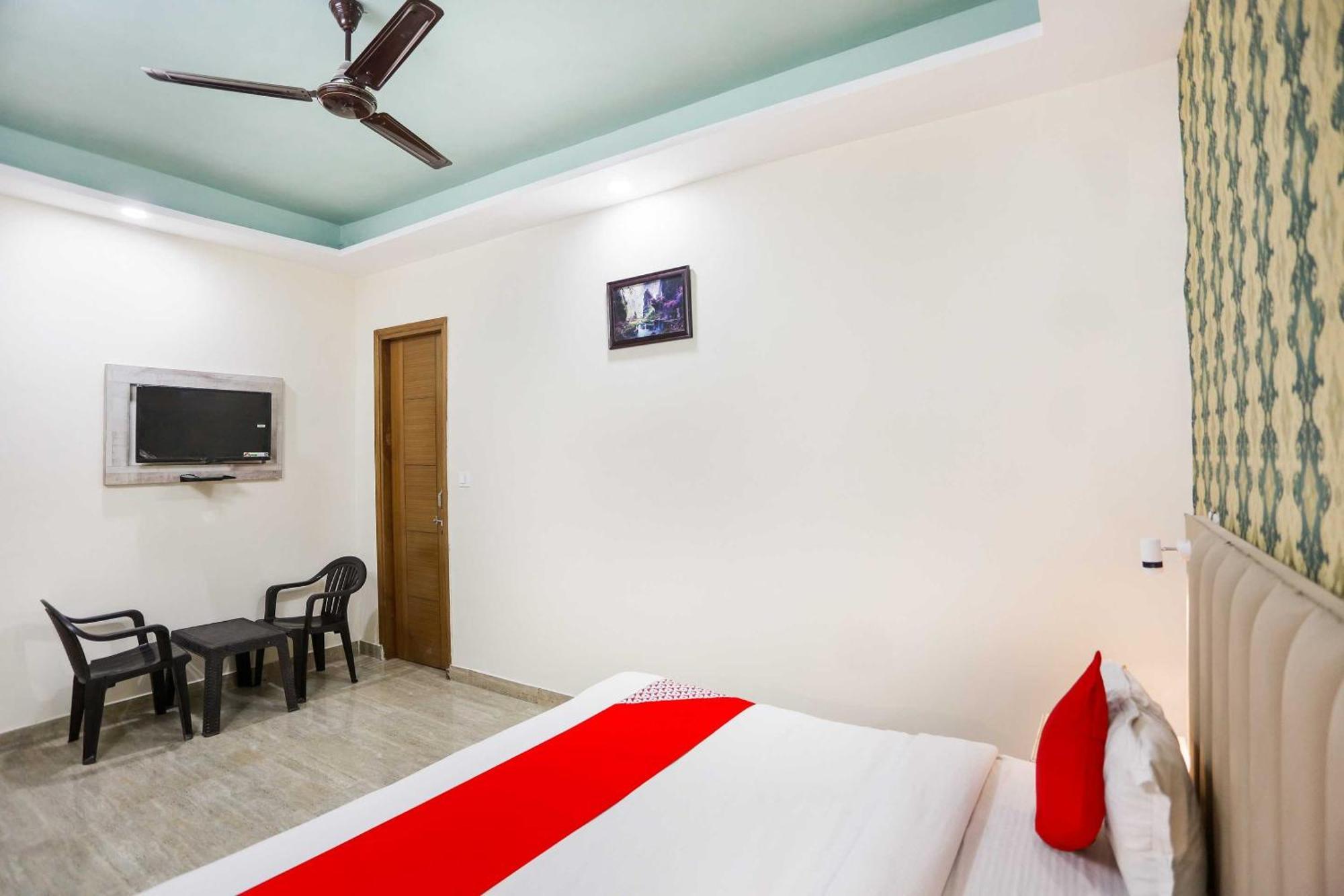 Indraprastha Hotel O Hotel Paradise מראה חיצוני תמונה