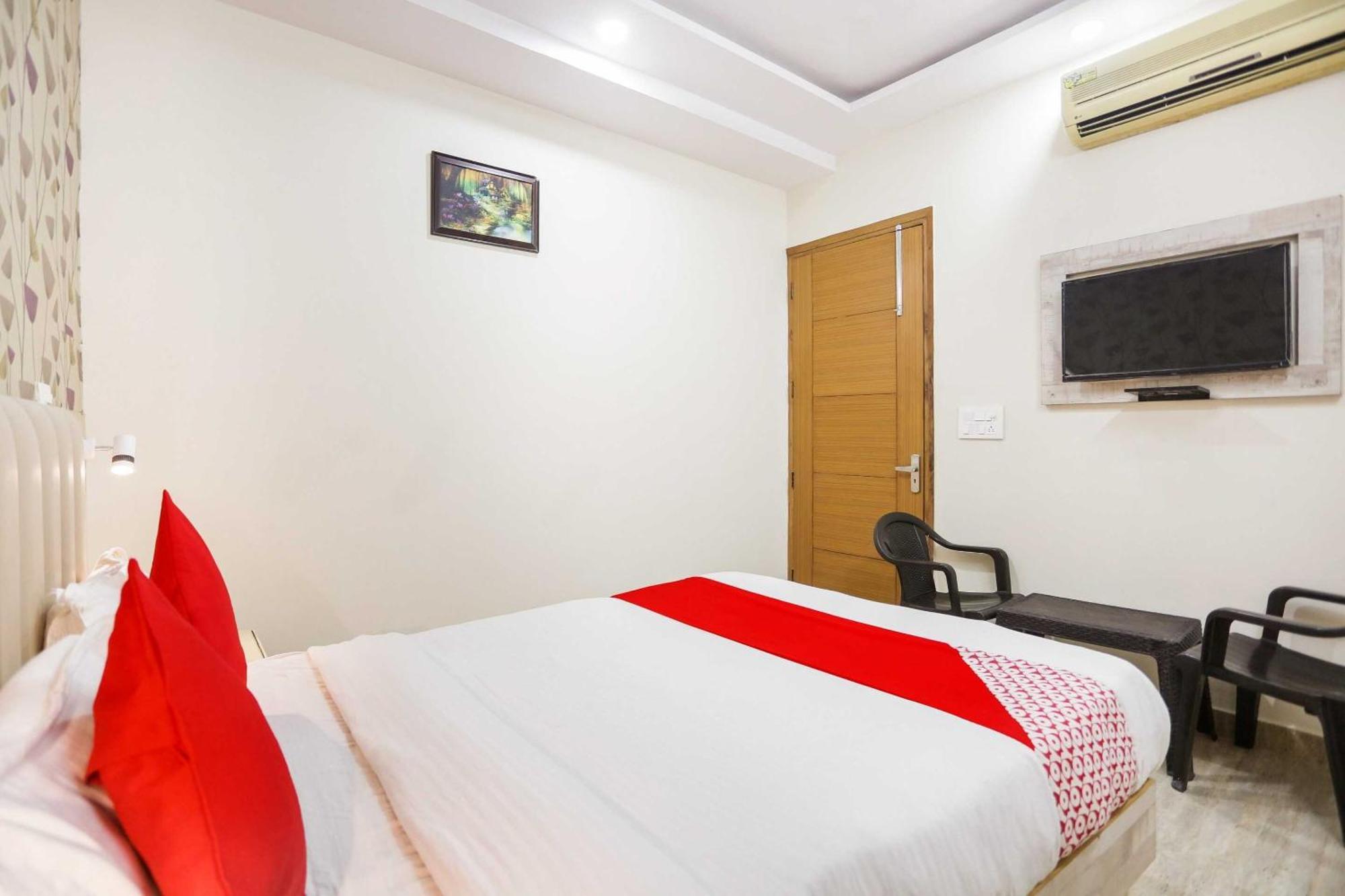 Indraprastha Hotel O Hotel Paradise מראה חיצוני תמונה
